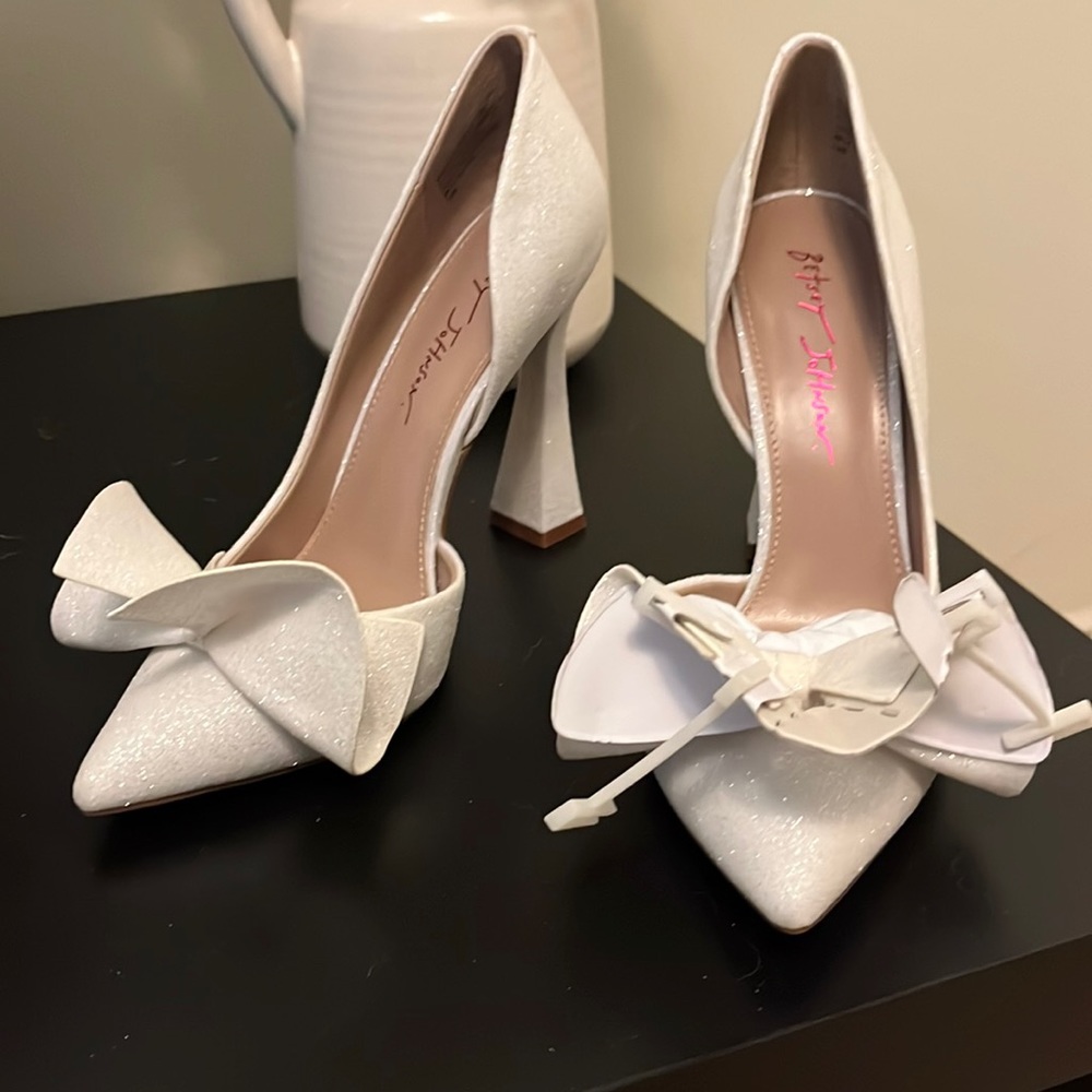 Betsey Johnson White Glitter Pointed Toe Bow Heels